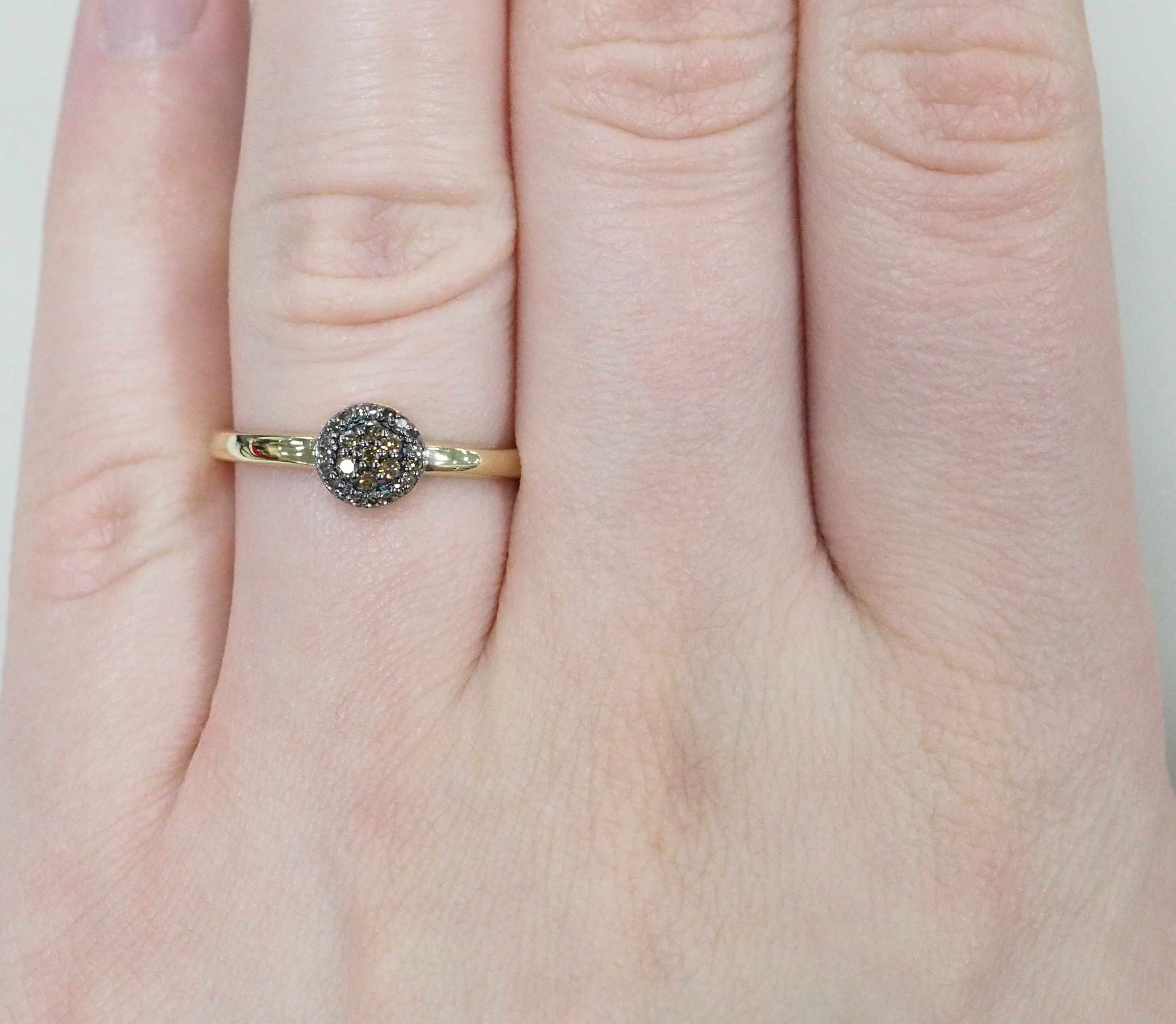 Серебряное кольцо с коньячными бриллиантами